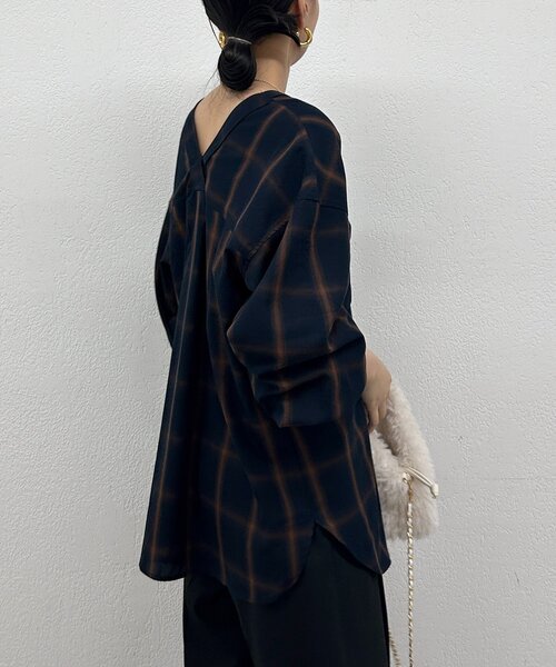 LOUNGEDRESS（ラウンジドレス）の「オンブレチェックシャツ（シャツ/ブラウス・レディース・アイボリー/ネイビー・FREE）」の16枚目の写真