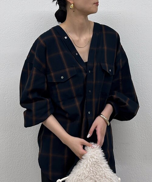 LOUNGEDRESS（ラウンジドレス）の「オンブレチェックシャツ（シャツ/ブラウス・レディース・アイボリー/ネイビー・FREE）」の7枚目の写真