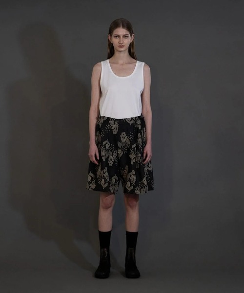 my beautiful landlet(マイビューティフルランドレット)の「【my beautiful landlet】 ORIGINAL FLOWER JACQUARD SHORT PANTS(その他パンツ・メンズ・ベージュ/ブラック・1/0)」の3枚目の写真