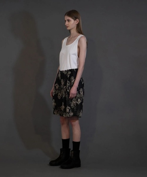 my beautiful landlet(マイビューティフルランドレット)の「【my beautiful landlet】 ORIGINAL FLOWER JACQUARD SHORT PANTS(その他パンツ・メンズ・ベージュ/ブラック・1/0)」の4枚目の写真