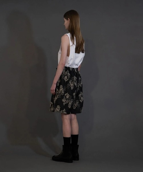my beautiful landlet(マイビューティフルランドレット)の「【my beautiful landlet】 ORIGINAL FLOWER JACQUARD SHORT PANTS(その他パンツ・メンズ・ベージュ/ブラック・1/0)」の5枚目の写真