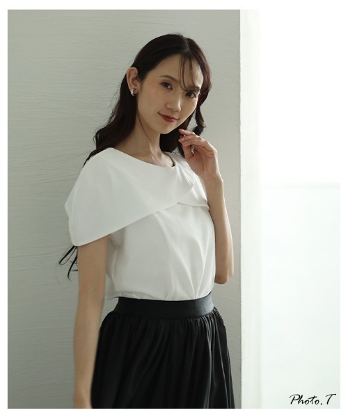 Sawa a la mode(サワアラモード)の「ケープデザインブラウス(シャツ/ブラウス・レディース・ブラック/ホワイト・FREE)」の4枚目の写真