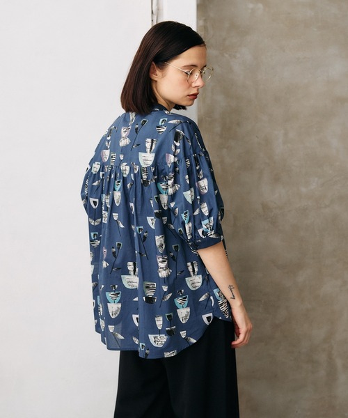 LA MARINE FRANCAISE(マリン フランセーズ)の「リバティプリントギャザーブラウス(シャツ/ブラウス・レディース・グリーン/ブルー・FREE)」の4枚目の写真