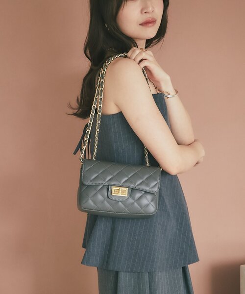 La boutique BonBon(ラブティックボンボン)の「【オウレンティ】マットタッチキルティングチェーンバッグ(ハンドバッグ・レディース・オフホワイト/ピンク/ダークグレー・FREE)」の3枚目の写真