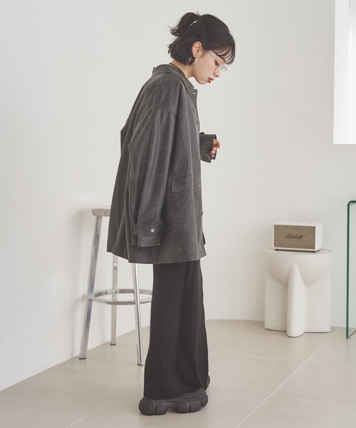 LAULEN（ローレン）の「suede like soutien collar jacket /スエード調ステンカラーオーバーサイズジャケット（ステンカラーコート・レディース・ブラウン/チャコールグレー・FREE）」の4枚目の写真