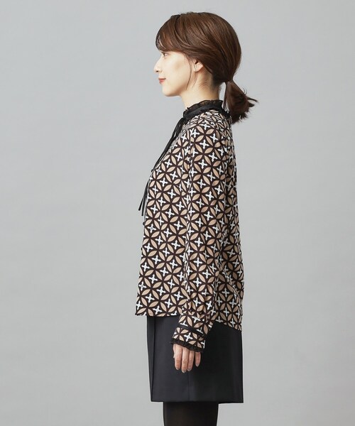 DRESSTERIOR（ドレステリア）の「【モデル美香×DRESSTERIOR】コラボレーション オーバーラップサークルブラウス（シャツ/ブラウス・レディース・ベージュ系その他4・34/36/38）」の8枚目の写真