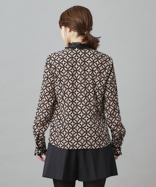 DRESSTERIOR（ドレステリア）の「【モデル美香×DRESSTERIOR】コラボレーション オーバーラップサークルブラウス（シャツ/ブラウス・レディース・ベージュ系その他4・34/36/38）」の9枚目の写真