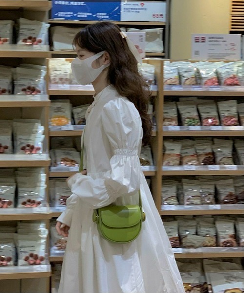 Mejoul（メジュール）の「ボリュームパフスリーブシャツワンピース（シャツワンピース・レディース・ホワイト・M/L）」の2枚目の写真