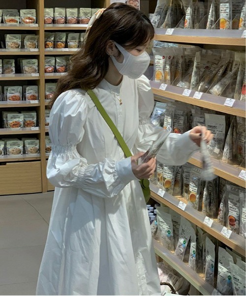 Mejoul（メジュール）の「ボリュームパフスリーブシャツワンピース（シャツワンピース・レディース・ホワイト・M/L）」の14枚目の写真