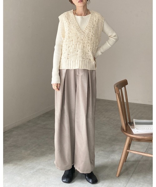 She's Closet(シーズクローゼット)の「深Vネックケーブル編み風ざっくりニットベスト(ベスト・レディース・モカ/アイボリー/ブラック・FREE)」の7枚目の写真