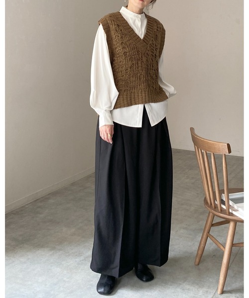 She's Closet(シーズクローゼット)の「深Vネックケーブル編み風ざっくりニットベスト(ベスト・レディース・モカ/アイボリー/ブラック・FREE)」の13枚目の写真