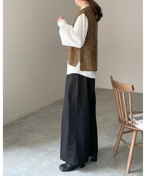 She's Closet(シーズクローゼット)の「深Vネックケーブル編み風ざっくりニットベスト(ベスト・レディース・モカ/アイボリー/ブラック・FREE)」の14枚目の写真