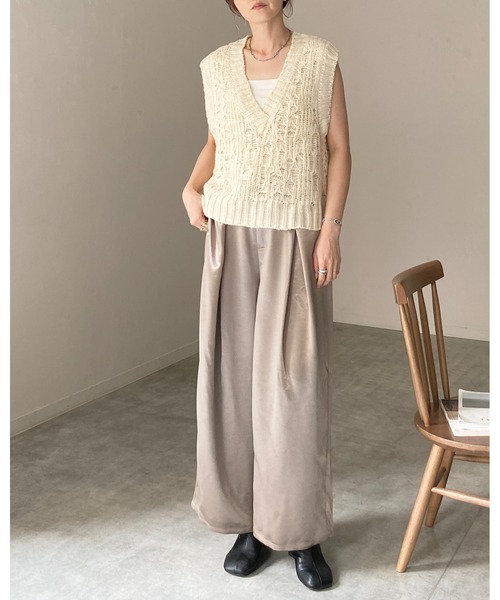 She's Closet(シーズクローゼット)の「深Vネックケーブル編み風ざっくりニットベスト(ベスト・レディース・モカ/アイボリー/ブラック・FREE)」の15枚目の写真