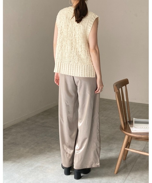 She's Closet(シーズクローゼット)の「深Vネックケーブル編み風ざっくりニットベスト(ベスト・レディース・モカ/アイボリー/ブラック・FREE)」の17枚目の写真