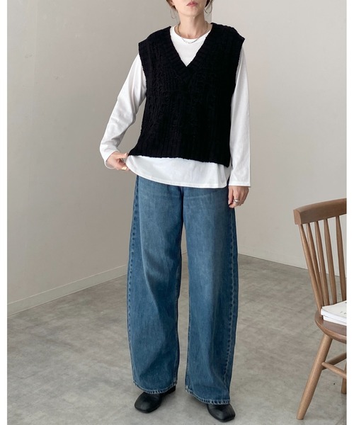 She's Closet(シーズクローゼット)の「深Vネックケーブル編み風ざっくりニットベスト(ベスト・レディース・モカ/アイボリー/ブラック・FREE)」の18枚目の写真