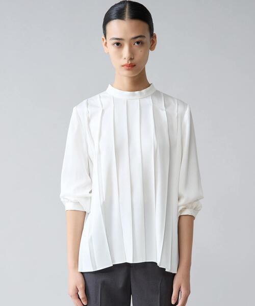 Tiara（ティアラ）の「ハイネックプリーツブラウス（シャツ/ブラウス・レディース・ホワイト/ボルドー/ブラウン・FREE）」の2枚目の写真