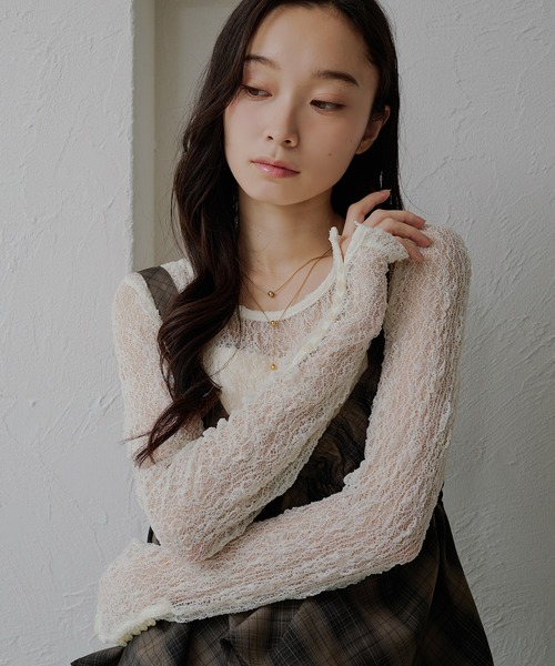 apres jour clair(アプレジュールクレア)の「【apres jour clair】袖ボタンレーストップス(Tシャツ/カットソー・レディース・アイボリー/ブラウン系その他/ベージュ・X-LARGE/フリー)」の1枚目の写真