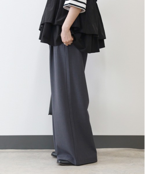 Right-on（ライトオン）の「【HONEYSUCKLE ROSE】【｢楽｣して｢ちゃんと見え｣が一番使える！】TRイージーパンツ(ウエストゴム・ストレッチ・秋カラー・体型を拾いにくい)（その他パンツ・レディース・グレー/ブラック・S/L/M）」の5枚目の写真