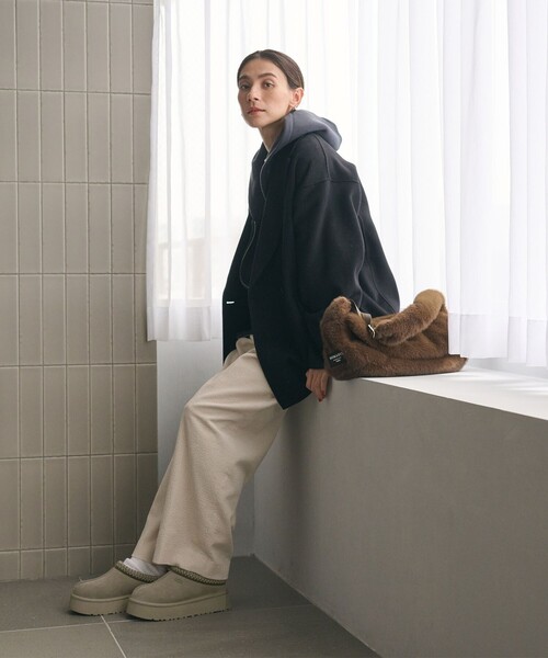 UGG（アグ）の「【国内EXCLUSIVE】＜UGG＞TAZZ タズ/スリッポン（モカシン/デッキシューズ・レディース・グレー・7/6/5/8）」の4枚目の写真