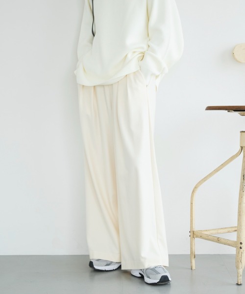 Doux archives(ドゥアルシーヴ)の「両面起毛タックワイドパンツ(その他パンツ・レディース・ベージュ/チャコールグレー/オフホワイト/ブラック・36/38)」の2枚目の写真