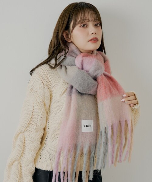 Chico（チコ）の「ボリュームチェックストール/マフラー（マフラー・レディース・ベージュ/ピンク/ブラック・FREE）」の12枚目の写真