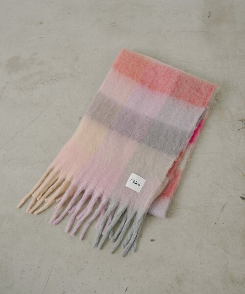 Chico（チコ）の「ボリュームチェックストール/マフラー（マフラー・レディース・ベージュ/ピンク/ブラック・FREE）」の13枚目の写真