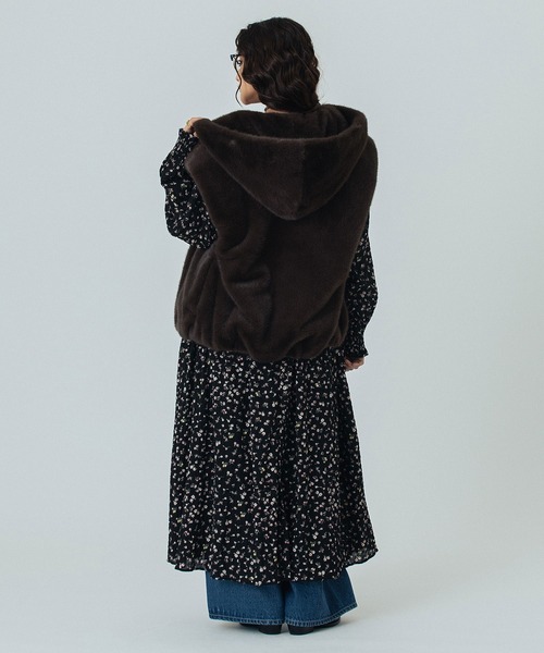 ROSE BUD（ローズバッド）の「FAUXFUR VEST（ベスト・レディース・ブラウン/ベージュ・ONE SIZE）」の16枚目の写真