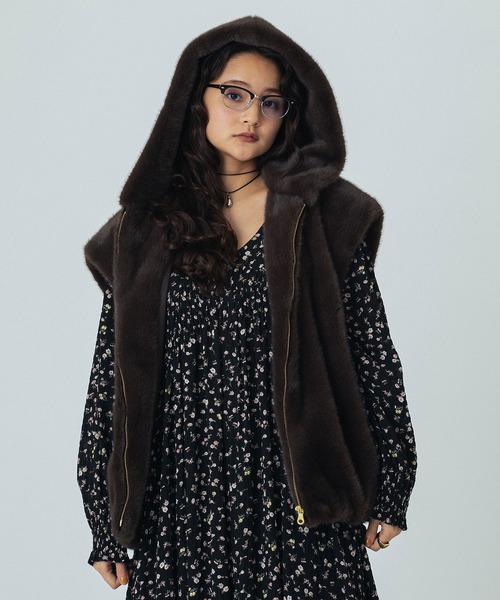 ROSE BUD（ローズバッド）の「FAUXFUR VEST（ベスト・レディース・ブラウン/ベージュ・ONE SIZE）」の13枚目の写真