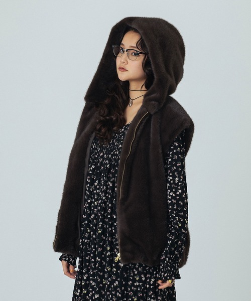 ROSE BUD（ローズバッド）の「FAUXFUR VEST（ベスト・レディース・ブラウン/ベージュ・ONE SIZE）」の12枚目の写真