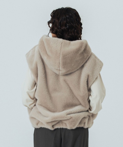 ROSE BUD（ローズバッド）の「FAUXFUR VEST（ベスト・レディース・ブラウン/ベージュ・ONE SIZE）」の4枚目の写真