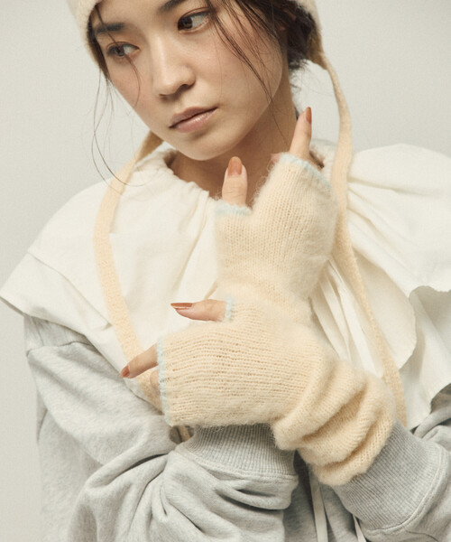 Firsthand(ファーストハンド)の「Firsthand/ファーストハンド アルパカ混 バイカラー ニットグローブ(手袋・レディース・グレー/オフホワイト/ピンク・FREE)」の4枚目の写真