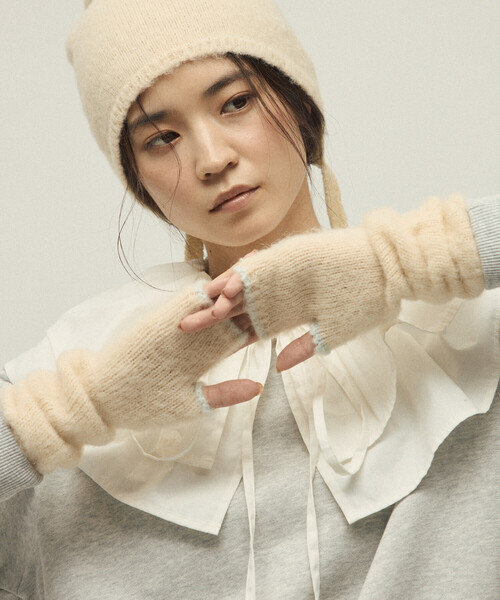 Firsthand(ファーストハンド)の「Firsthand/ファーストハンド アルパカ混 バイカラー ニットグローブ(手袋・レディース・グレー/オフホワイト/ピンク・FREE)」の5枚目の写真