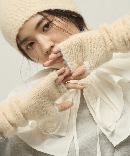 Firsthand(ファーストハンド)の「Firsthand/ファーストハンド アルパカ混 バイカラー ニットグローブ(手袋・レディース・グレー/オフホワイト/ピンク・FREE)」の6枚目の写真