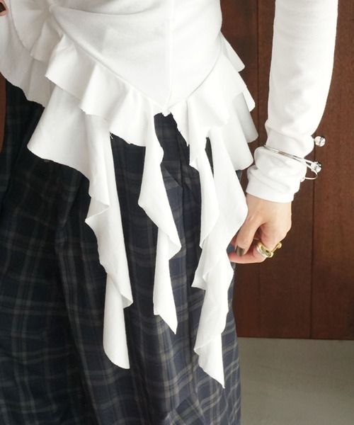 chuclla（チュクラ）の「アシンメトリーフリルトップス chw25a115（Tシャツ/カットソー・レディース・ブラック/ホワイト・FREE）」の5枚目の写真