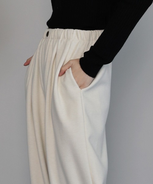 J by blue(ジェイバイブルー)の「タックスウェットパンツ(スウェットパンツ・レディース・アイボリー/ブラック/グレー・MEDIUM)」の22枚目の写真