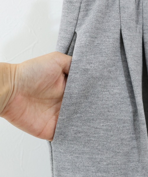 J by blue(ジェイバイブルー)の「タックスウェットパンツ(スウェットパンツ・レディース・アイボリー/ブラック/グレー・MEDIUM)」の13枚目の写真