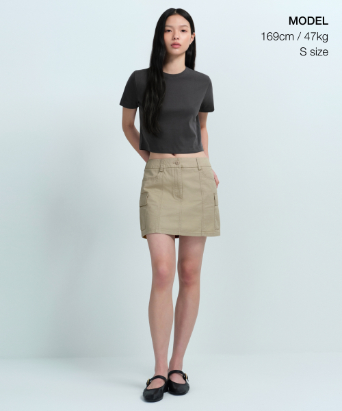 MUSINSA STANDARD WOMAN（ムシンサスタンダードウーマン）の「ウィメンズクルーネッククロップTシャツ[ダークグレー]（Tシャツ/カットソー・レディース・その他・SMALL/MEDIUM/LARGE/X-SMALL）」の2枚目の写真