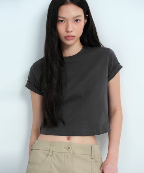 MUSINSA STANDARD WOMAN（ムシンサスタンダードウーマン）の「ウィメンズクルーネッククロップTシャツ[ダークグレー]（Tシャツ/カットソー・レディース・その他・SMALL/MEDIUM/LARGE/X-SMALL）」の3枚目の写真