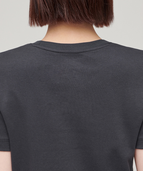 MUSINSA STANDARD WOMAN（ムシンサスタンダードウーマン）の「ウィメンズクルーネッククロップTシャツ[ダークグレー]（Tシャツ/カットソー・レディース・その他・SMALL/MEDIUM/LARGE/X-SMALL）」の5枚目の写真