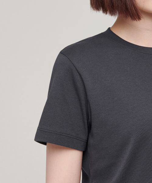 MUSINSA STANDARD WOMAN（ムシンサスタンダードウーマン）の「ウィメンズクルーネッククロップTシャツ[ダークグレー]（Tシャツ/カットソー・レディース・その他・SMALL/MEDIUM/LARGE/X-SMALL）」の6枚目の写真
