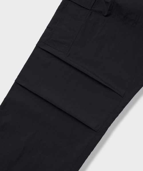MUSINSA STANDARD（ムシンサスタンダード）の「ナイロンワンタックパラシュートカーゴパンツ[ブラック]（スウェットパンツ・メンズ・その他・28/38/36/34/32/30/26/40）」の6枚目の写真