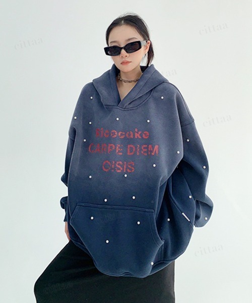 Dalfwin(ダールフィン)の「韓国ファッション Ricecakeパールスタッズグラデーションデザインフーディー(パーカー・レディース・レッド/ホワイト/ネイビー・FREE)」の2枚目の写真
