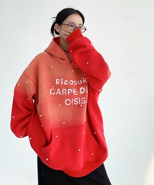 Dalfwin(ダールフィン)の「韓国ファッション Ricecakeパールスタッズグラデーションデザインフーディー(パーカー・レディース・レッド/ホワイト/ネイビー・FREE)」の3枚目の写真