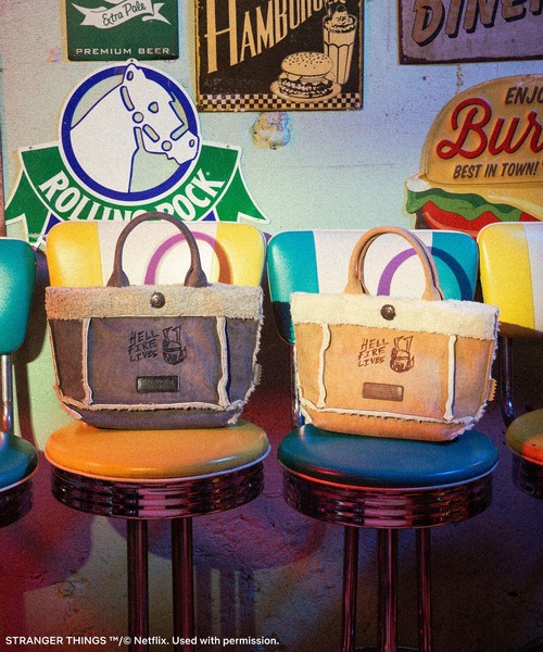 Green Parks(グリーンパークス)の「■STRANGER THINGS×MINNETONKA フェイクスウェードボアバッグ(トートバッグ・レディース・ベージュ/チャコールグレー・FREE)」の12枚目の写真