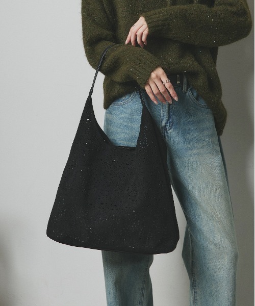 ad thie（アドティエ）の「パンチングカット ワークトートバッグ（トートバッグ・レディース・ブラック/ダークブラウン/ベージュ・FREE）」の2枚目の写真