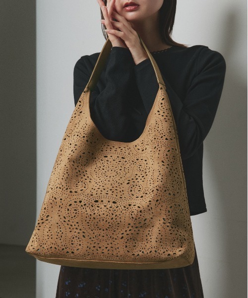 ad thie（アドティエ）の「パンチングカット ワークトートバッグ（トートバッグ・レディース・ブラック/ダークブラウン/ベージュ・FREE）」の8枚目の写真