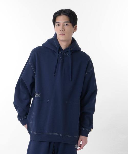 NEW BALANCE(ニューバランス)の「1000 スウェットプルオーバーフーディオーバーサイズフィット(パーカー・メンズ・ブラック/オフホワイト/グレー/ネイビー・SMALL/MEDIUM/LARGE/X-LARGE)」の4枚目の写真