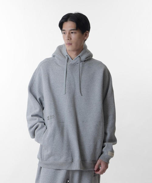 NEW BALANCE(ニューバランス)の「1000 スウェットプルオーバーフーディオーバーサイズフィット(パーカー・メンズ・ブラック/オフホワイト/グレー/ネイビー・SMALL/MEDIUM/LARGE/X-LARGE)」の3枚目の写真