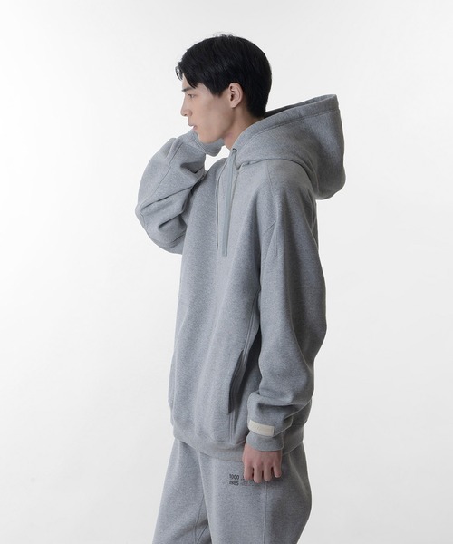 NEW BALANCE(ニューバランス)の「1000 スウェットプルオーバーフーディオーバーサイズフィット(パーカー・メンズ・ブラック/オフホワイト/グレー/ネイビー・SMALL/MEDIUM/LARGE/X-LARGE)」の15枚目の写真