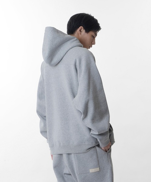 NEW BALANCE(ニューバランス)の「1000 スウェットプルオーバーフーディオーバーサイズフィット(パーカー・メンズ・ブラック/オフホワイト/グレー/ネイビー・SMALL/MEDIUM/LARGE/X-LARGE)」の16枚目の写真